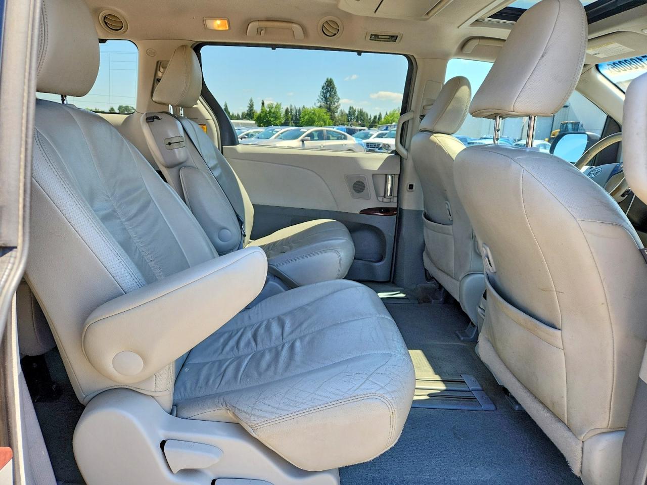 Toyota Sienna Xle 8-passenger