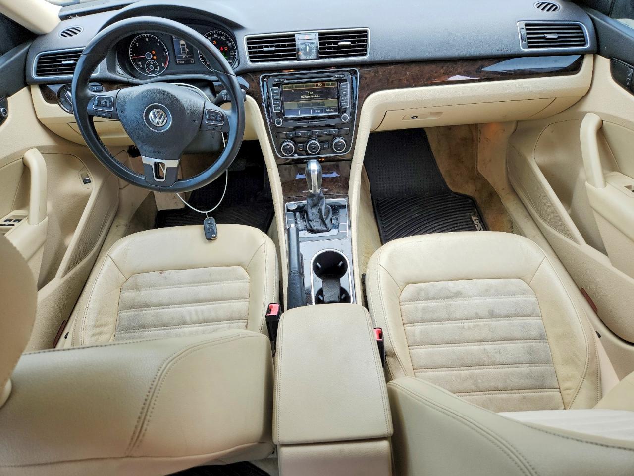 Volkswagen Passat Sel