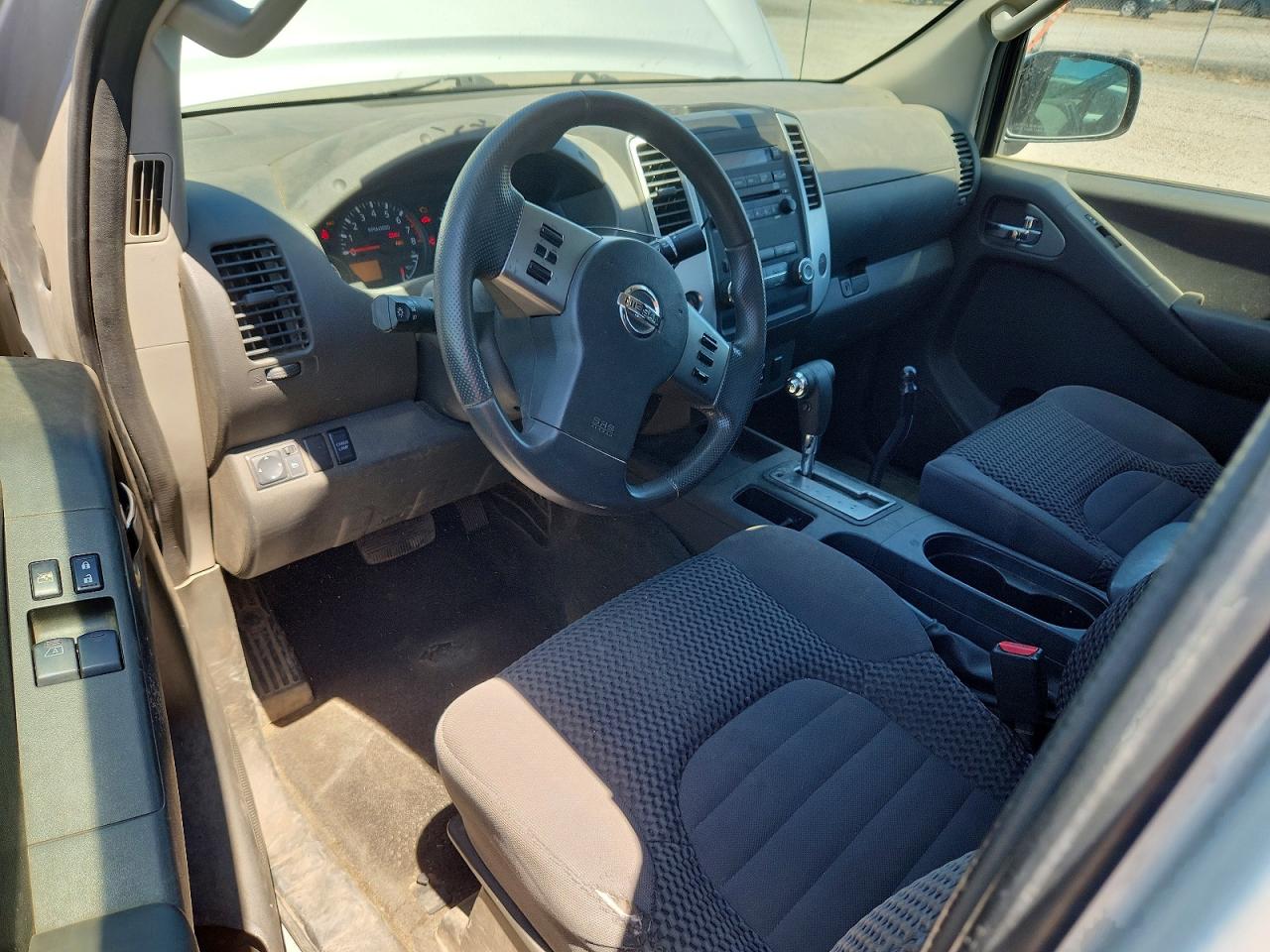 Nissan Frontier Sv V6