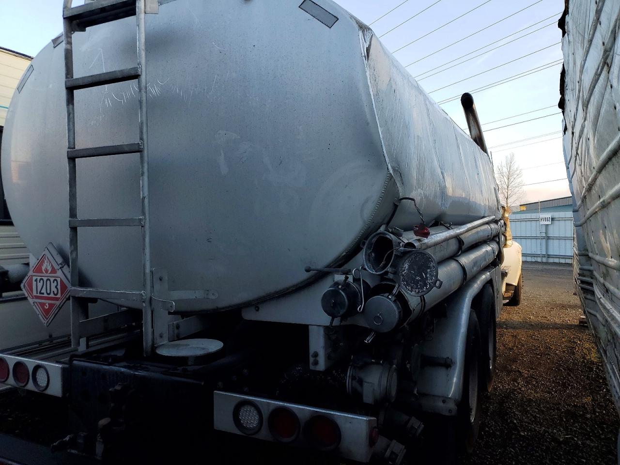 Peterbilt 389