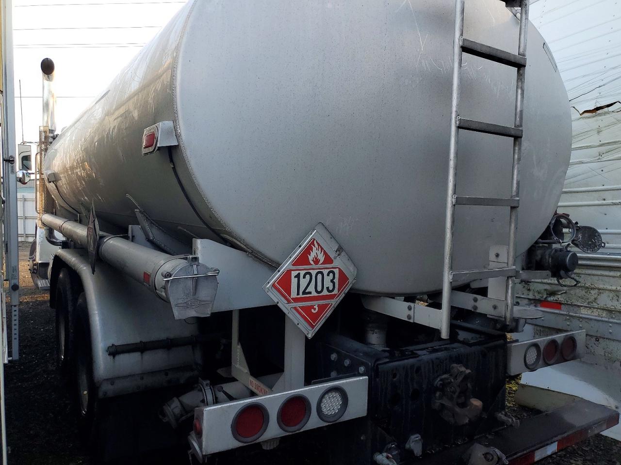 Peterbilt 389