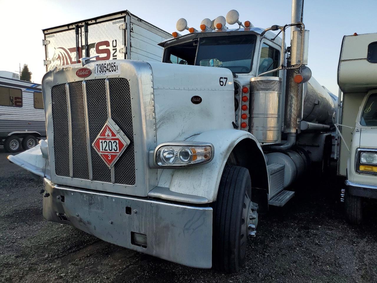 Peterbilt 389