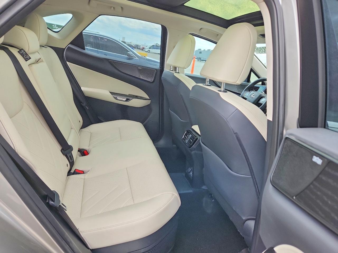 Lexus NX Base