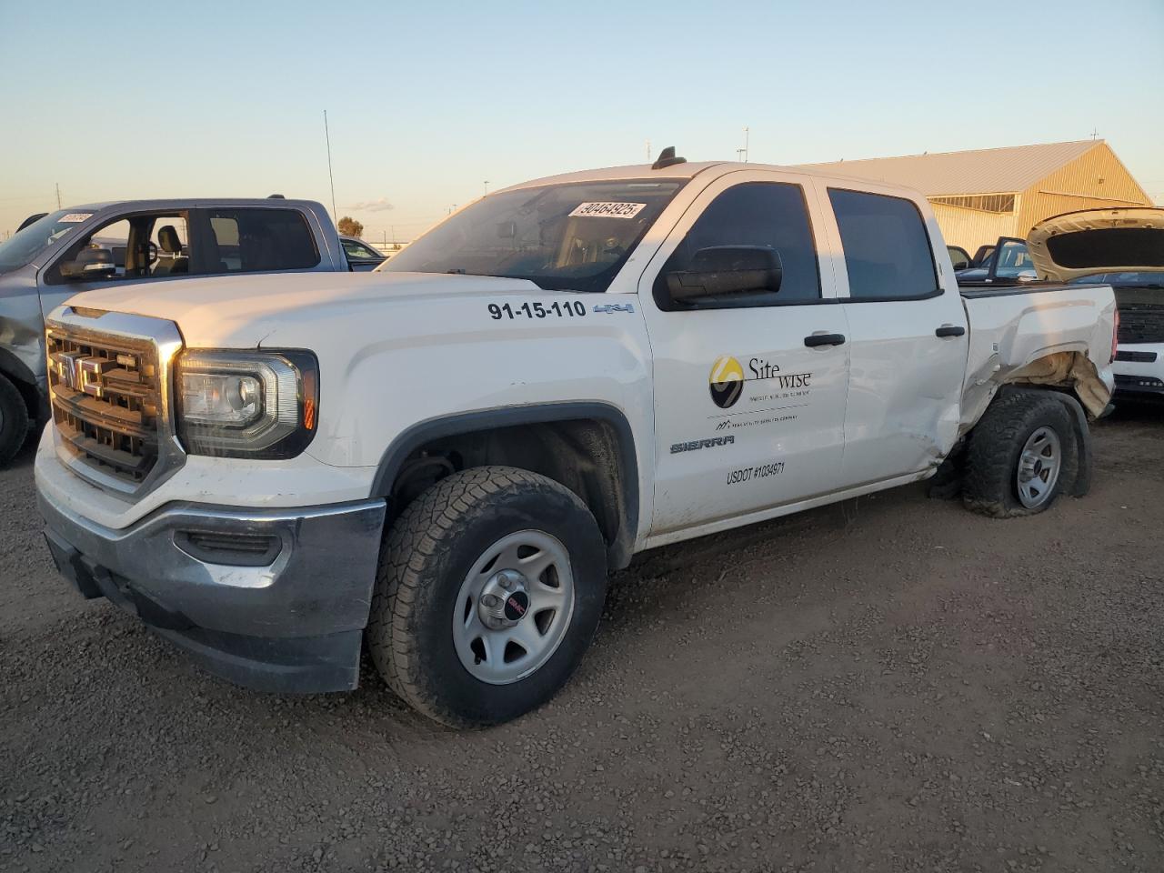 Salvage GMC Sierra Image