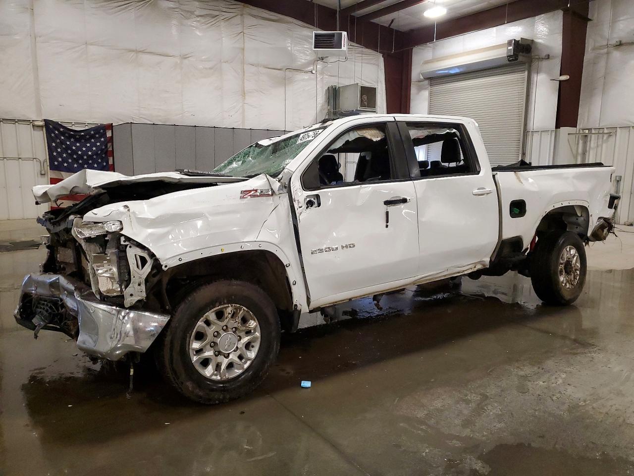 Salvage Chevrolet Silverado Image
