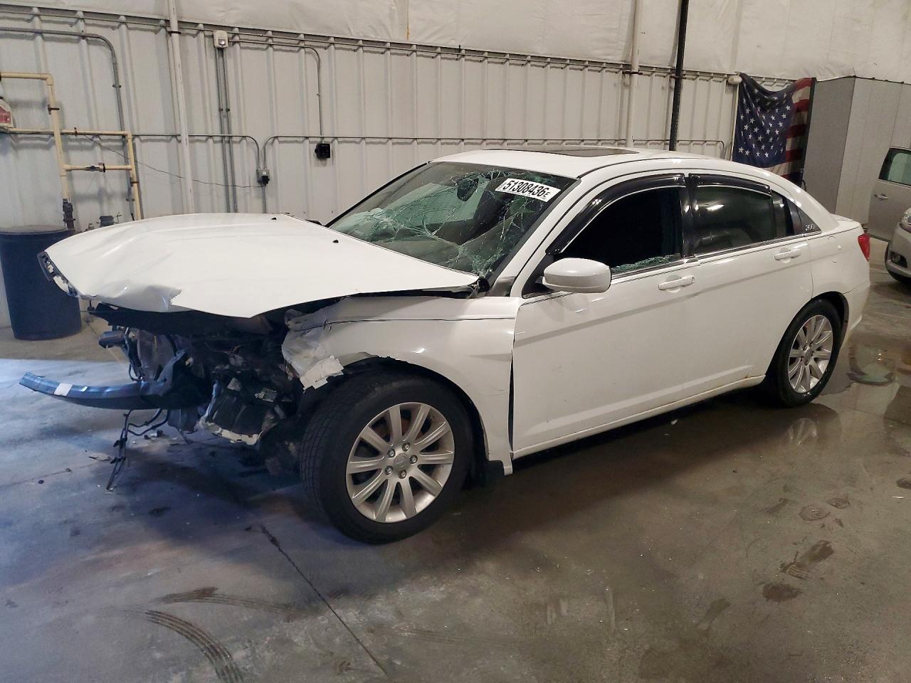 Salvage Chrysler 200 Image