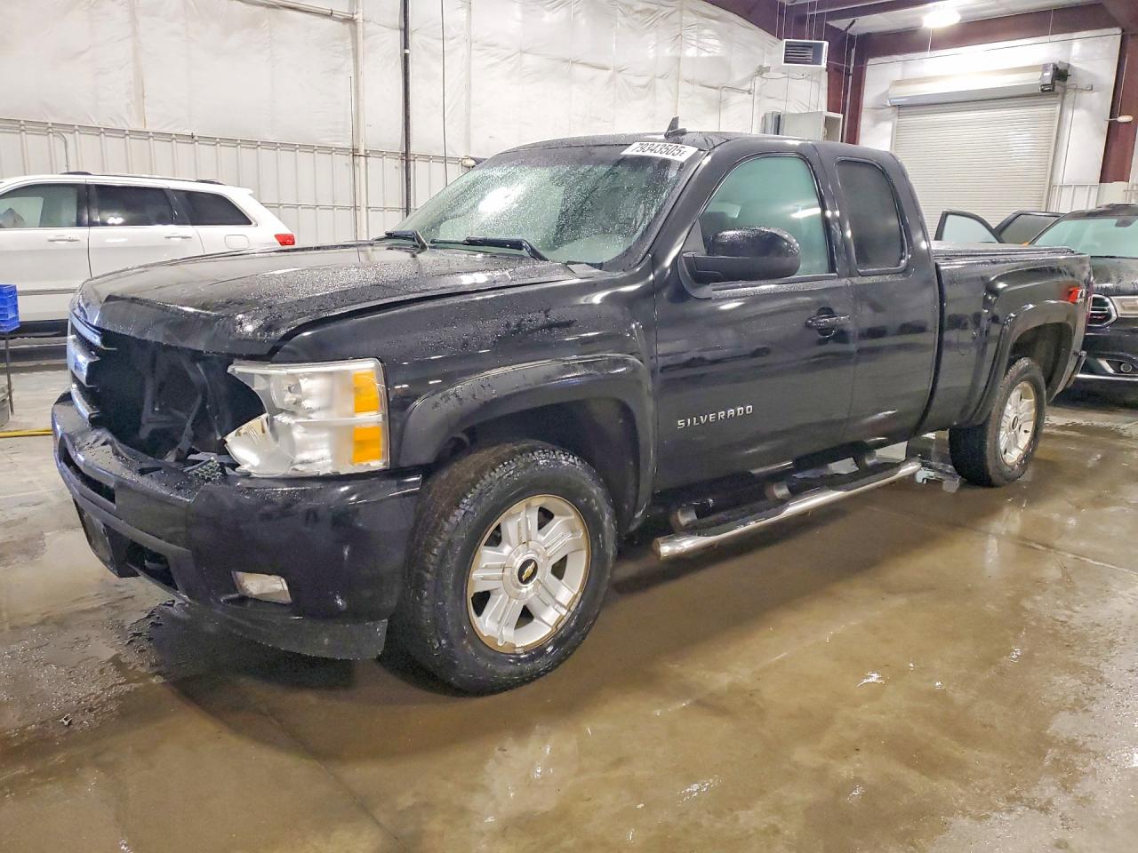 Salvage Chevrolet Silverado Image