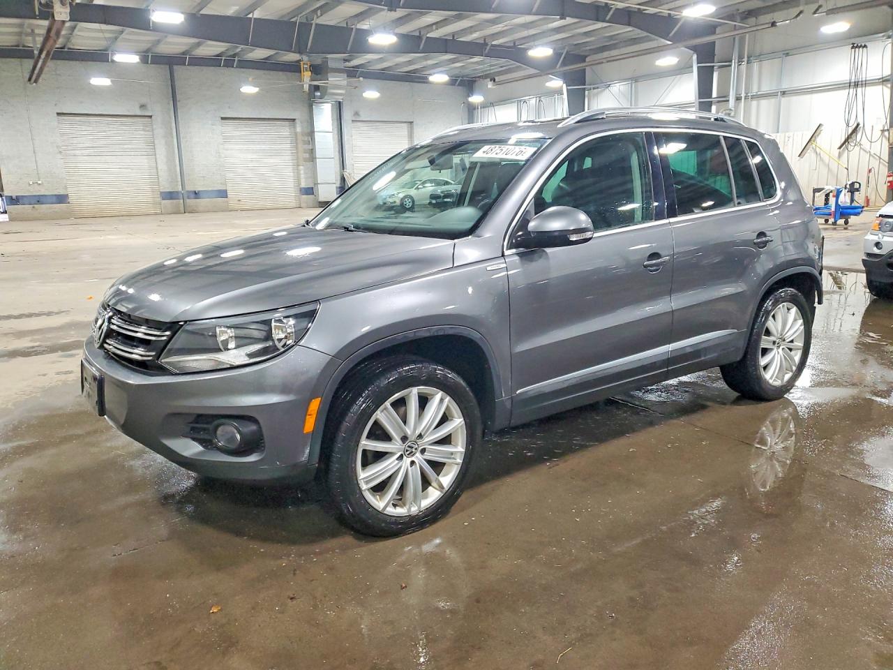Salvage Volkswagen Tiguan Image