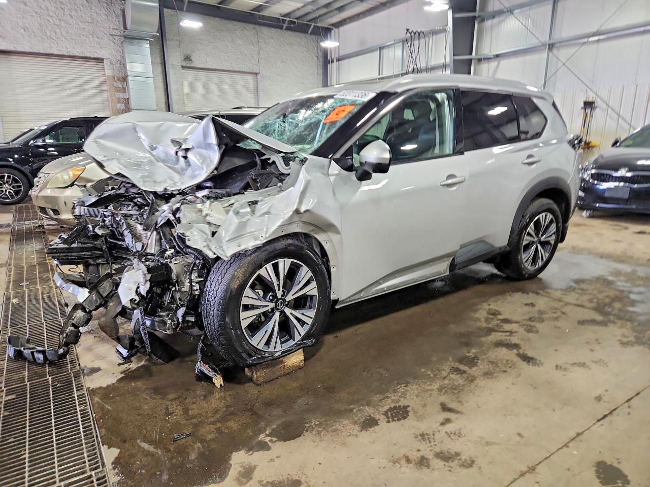 Salvage Nissan Rogue Image