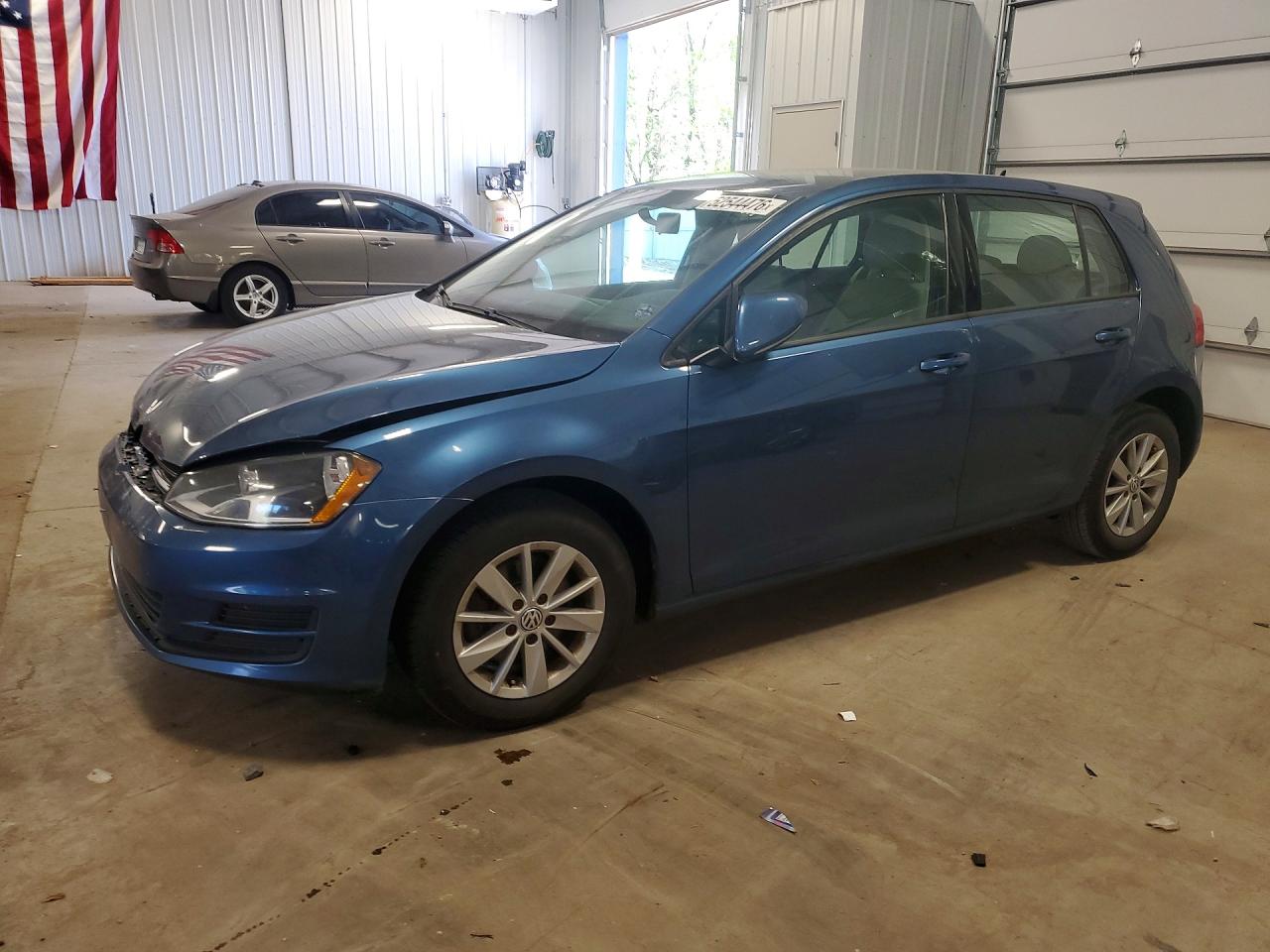 Salvage Volkswagen Golf Image