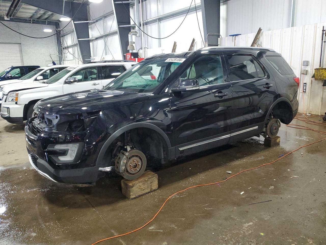 Salvage Ford Explorer Image