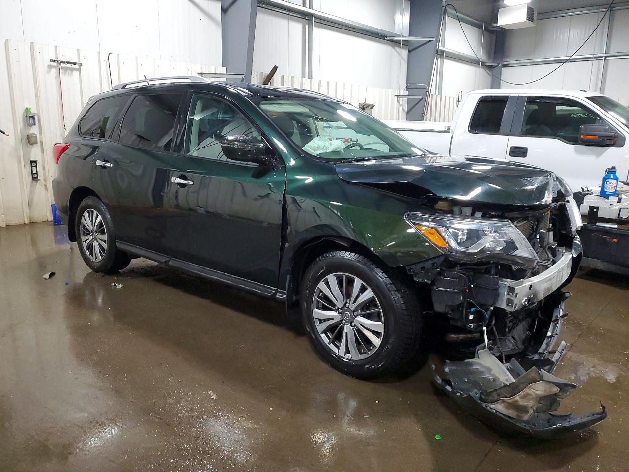 Nissan Pathfinder Sv