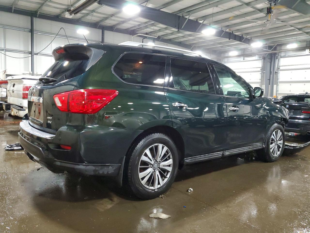 Nissan Pathfinder Sv