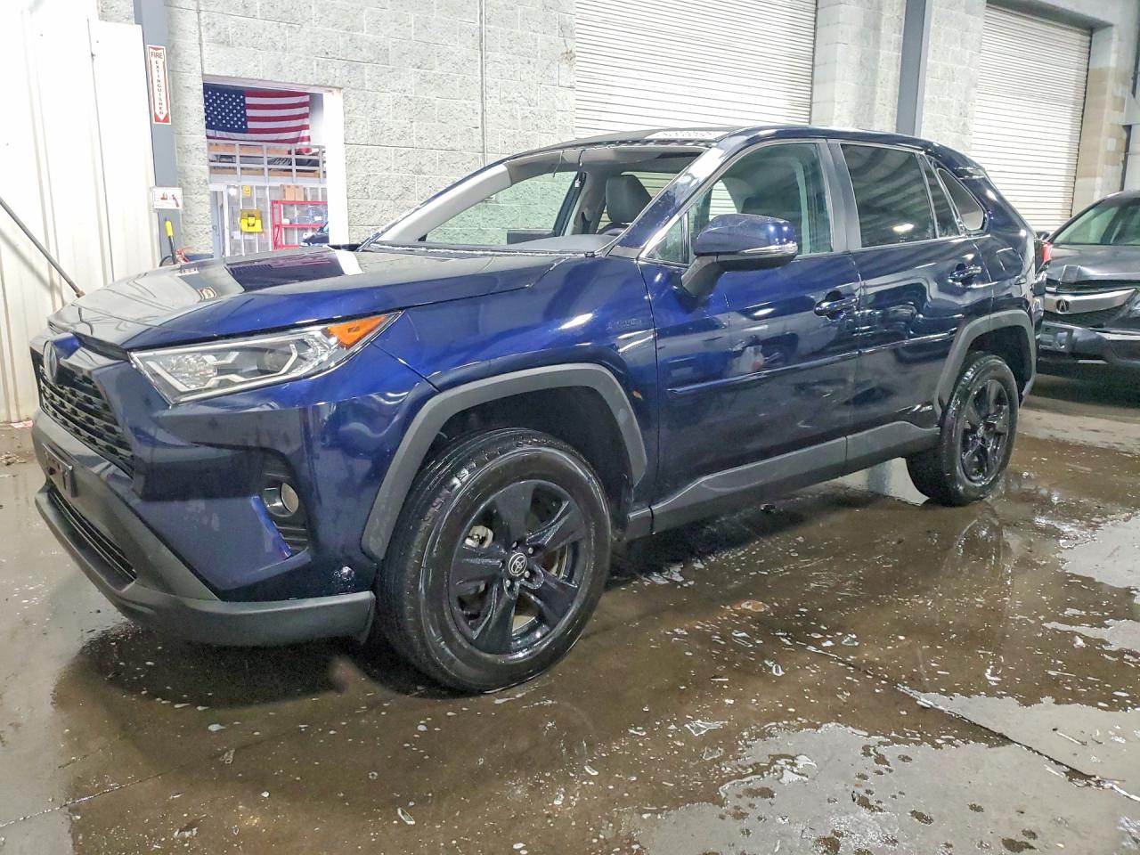 Salvage Toyota RAV4 Image