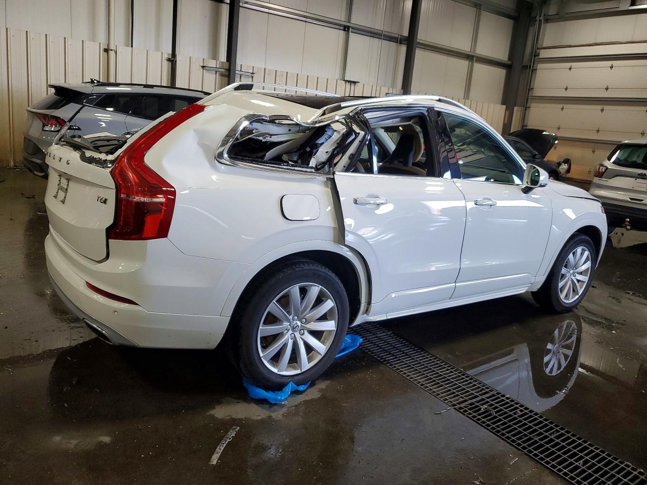 Volvo XC90 T6