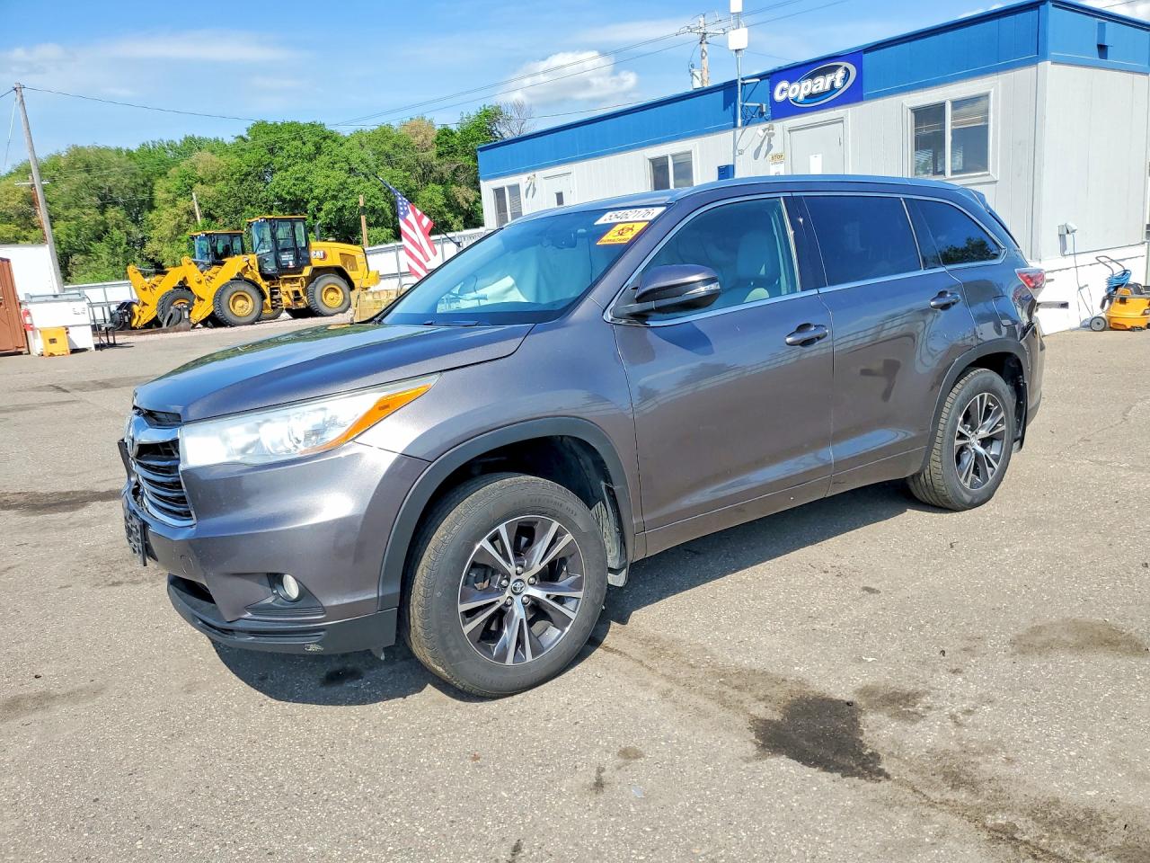 Salvage Toyota Highlander Image