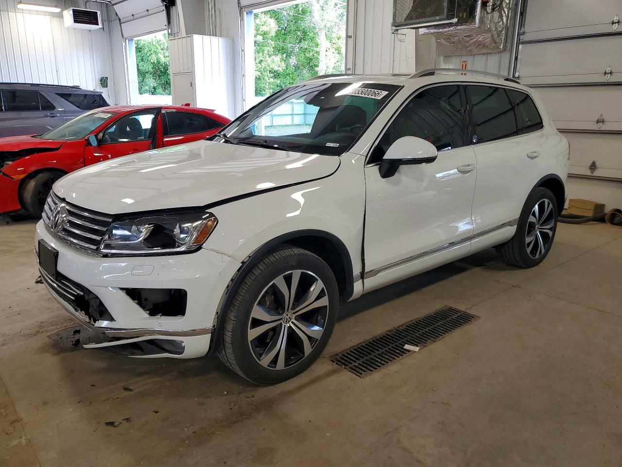 Salvage Volkswagen Touareg Image