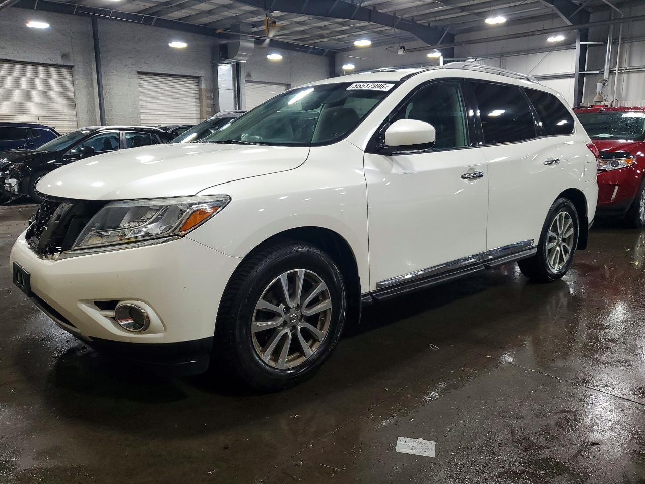 Salvage Nissan Pathfinder Image