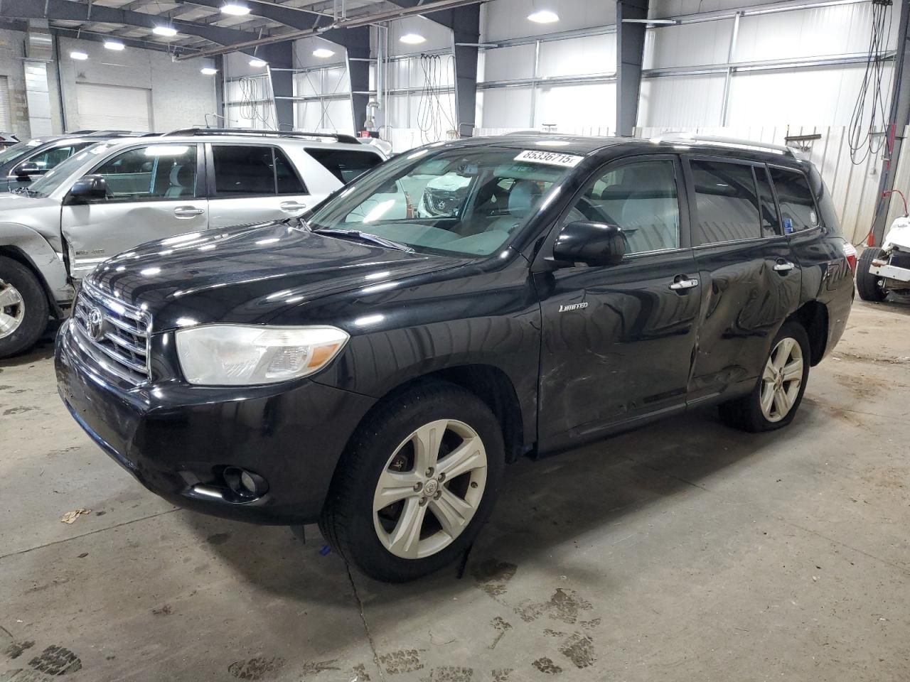 Salvage Toyota Highlander Image