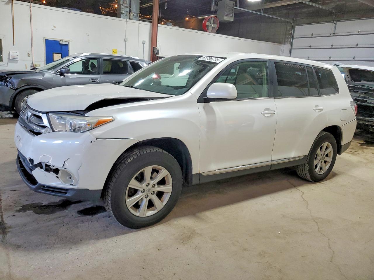 Salvage Toyota Highlander Image