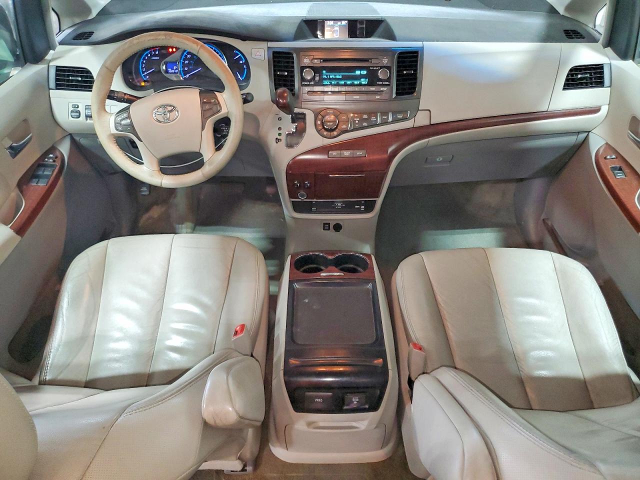 Toyota Sienna Xle 8-passenger
