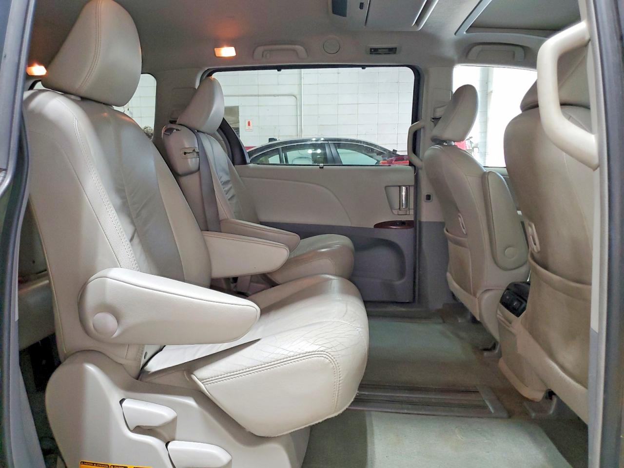 Toyota Sienna Xle 8-passenger