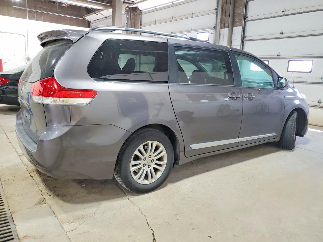 Toyota Sienna Xle 8-passenger