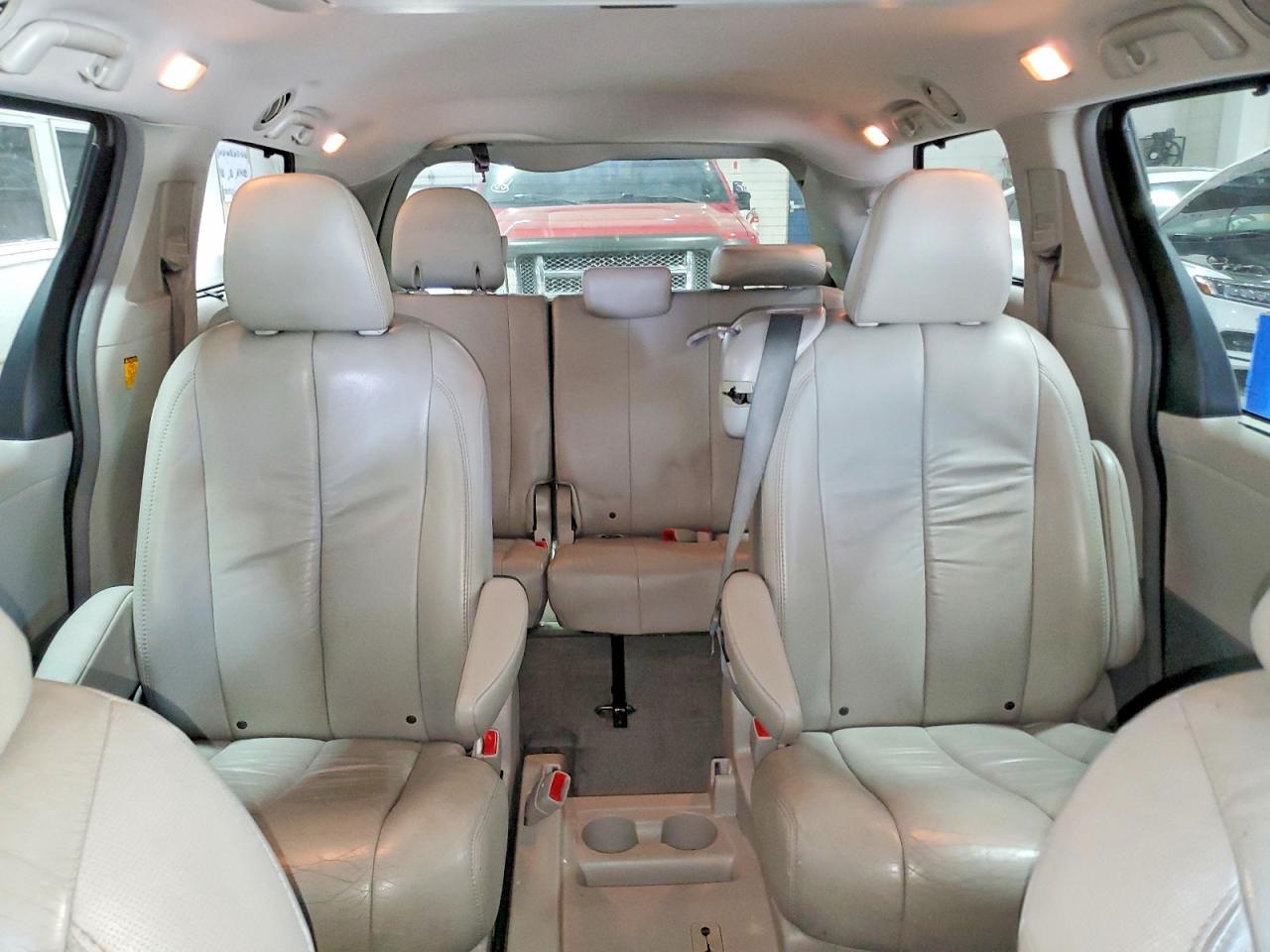 Toyota Sienna Xle 8-passenger