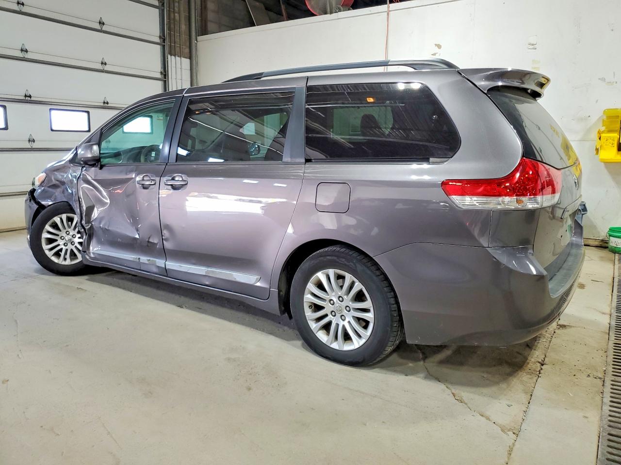 Toyota Sienna Xle 8-passenger