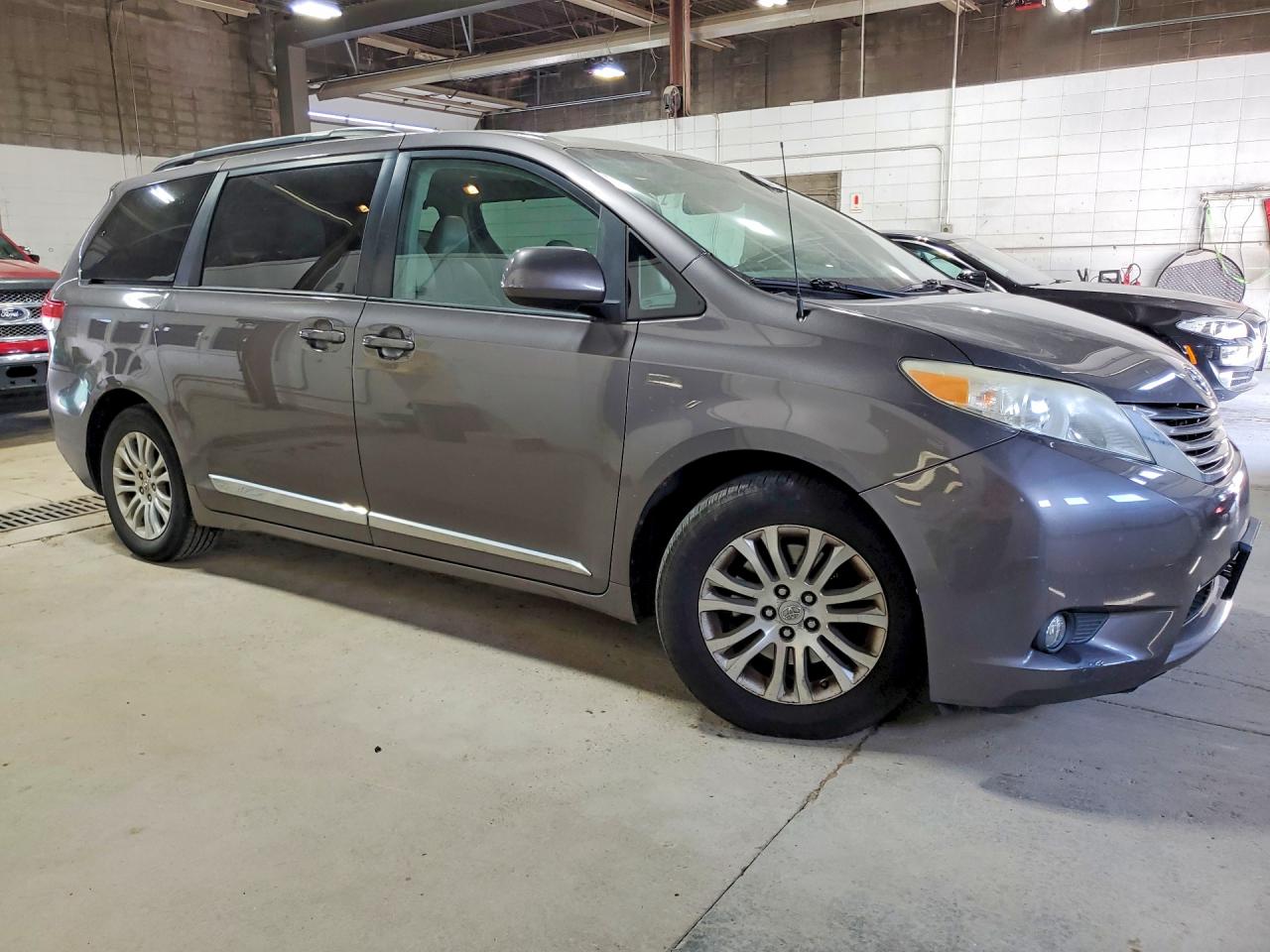 Toyota Sienna Xle 8-passenger