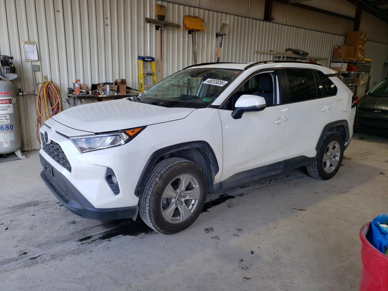 Salvage Toyota RAV4 Image