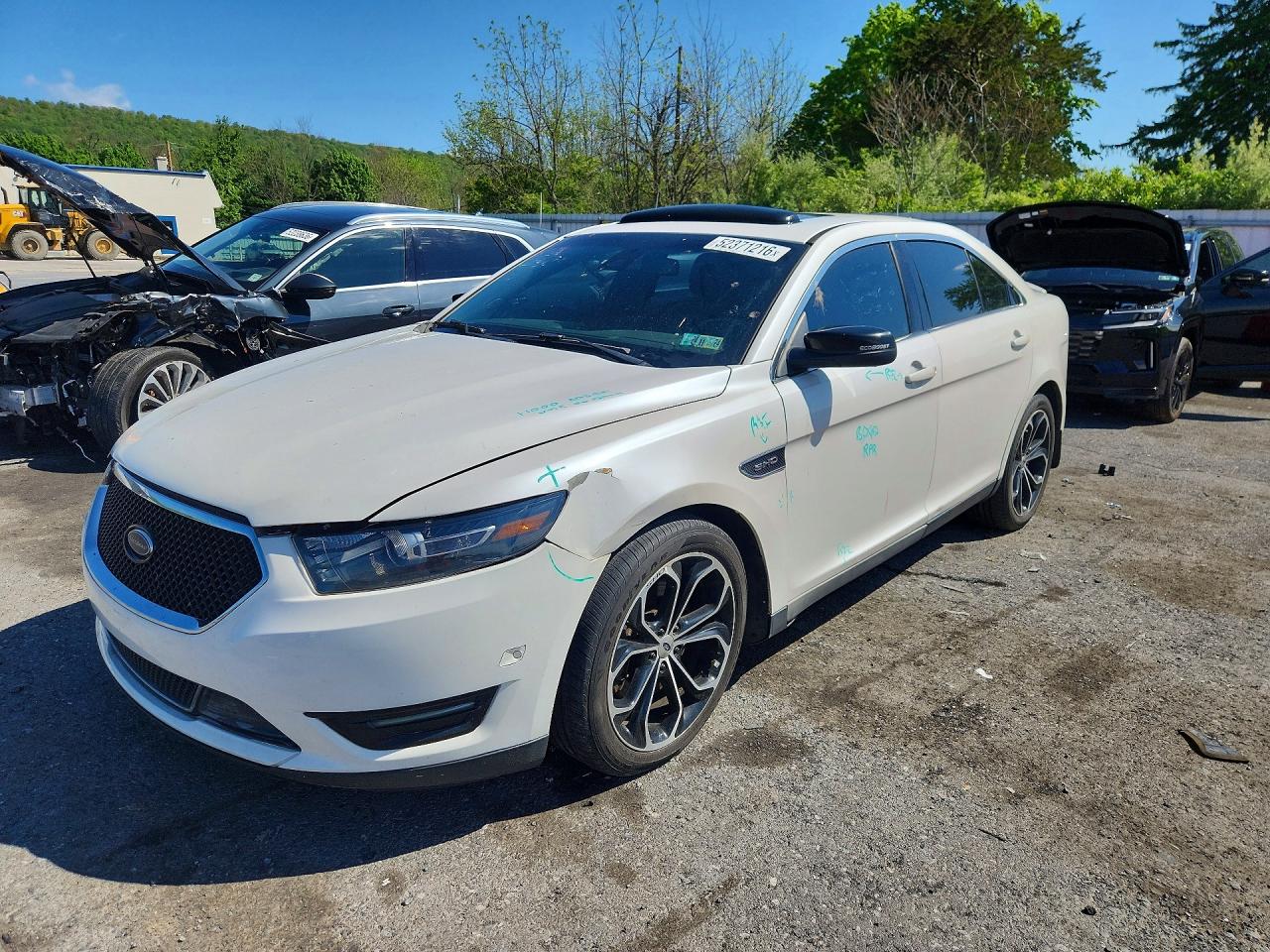 Salvage Ford Taurus Image