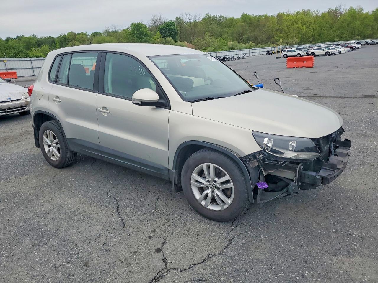 Volkswagen Tiguan S