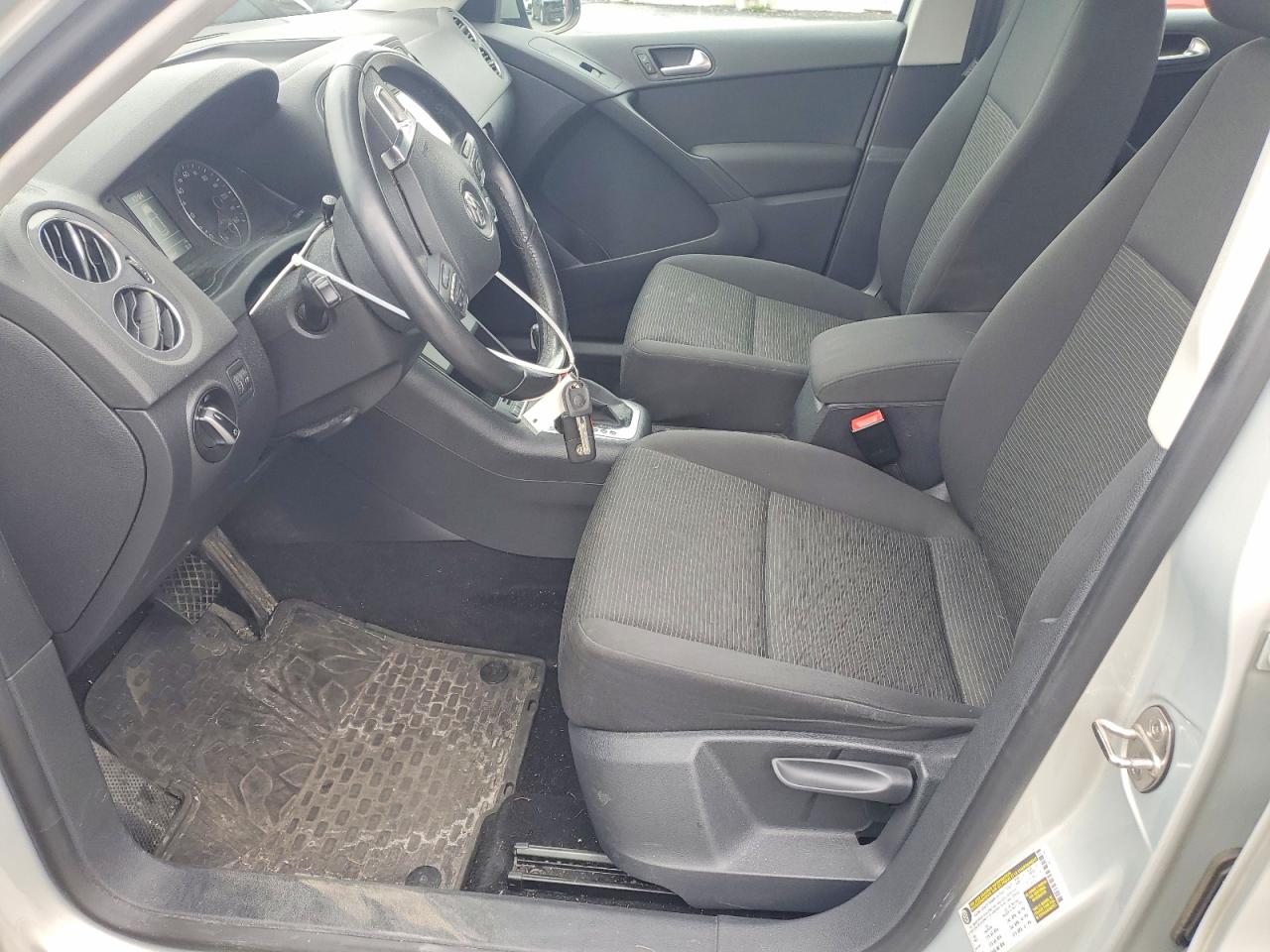 Volkswagen Tiguan S