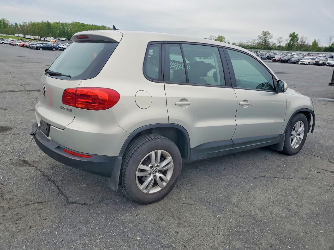 Volkswagen Tiguan S