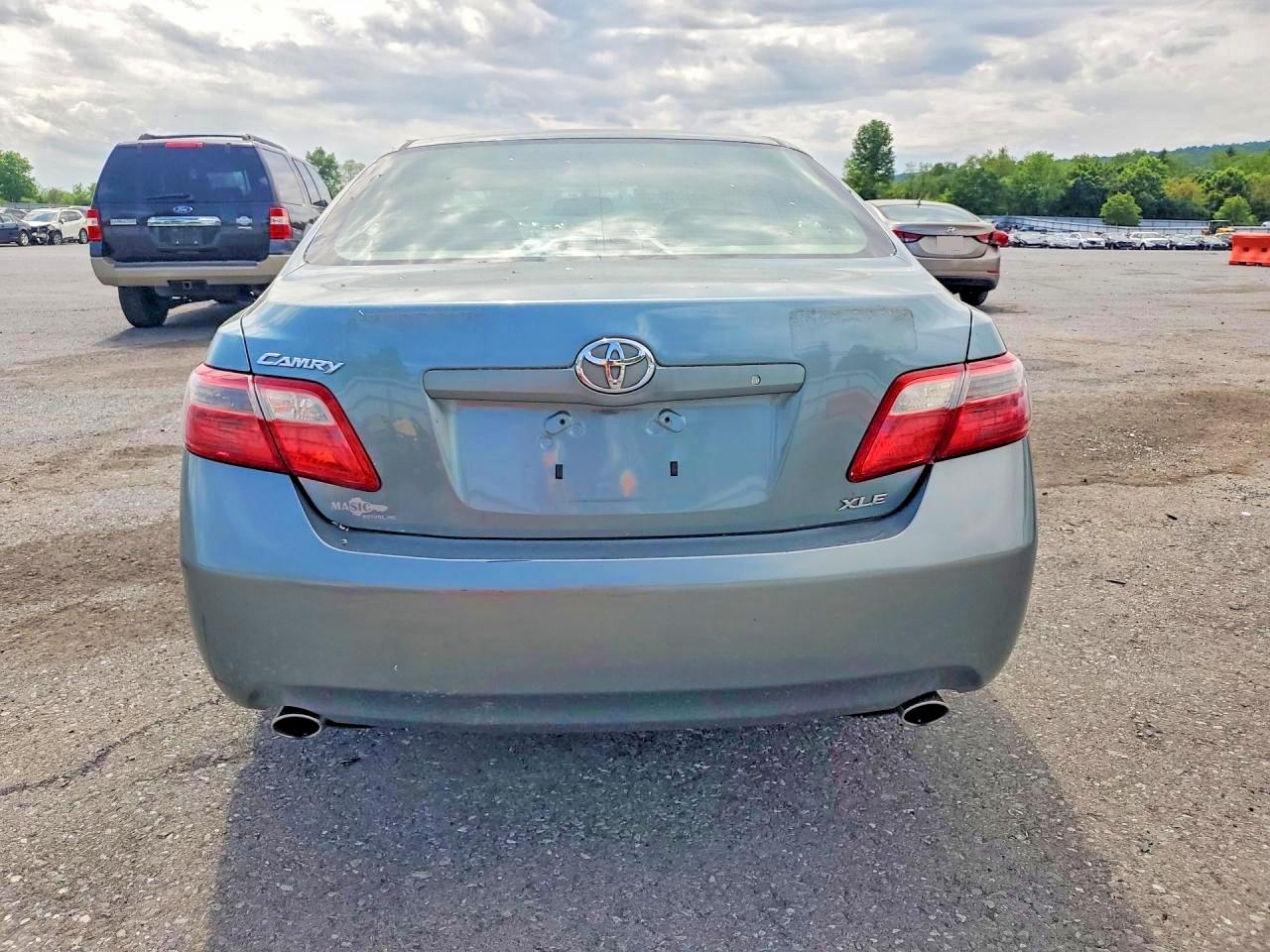 Toyota Camry Xle V6
