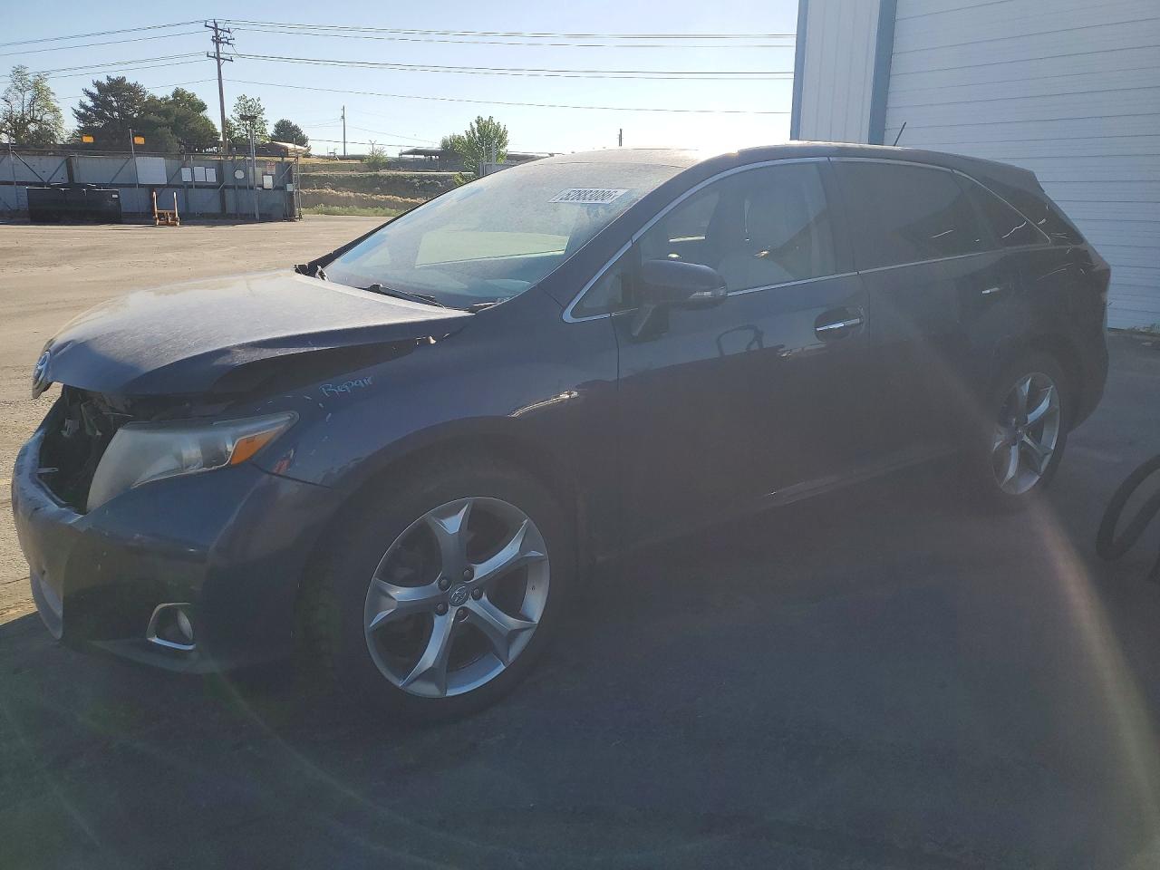Salvage Toyota Venza Image