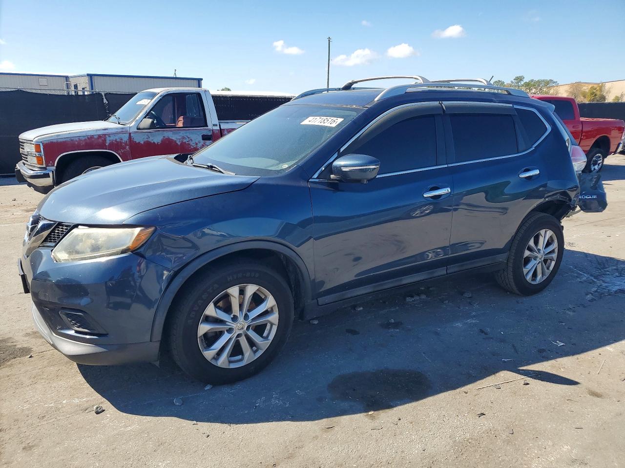 Salvage Nissan Rogue Image