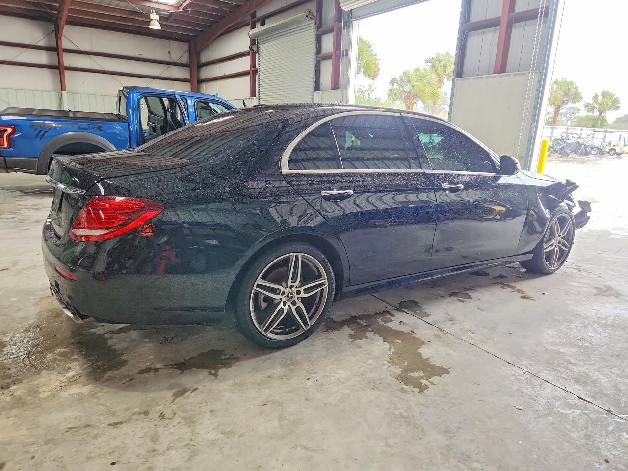 Mercedes-Benz E-Class 300