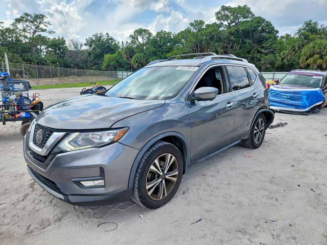 Salvage Nissan Rogue Image