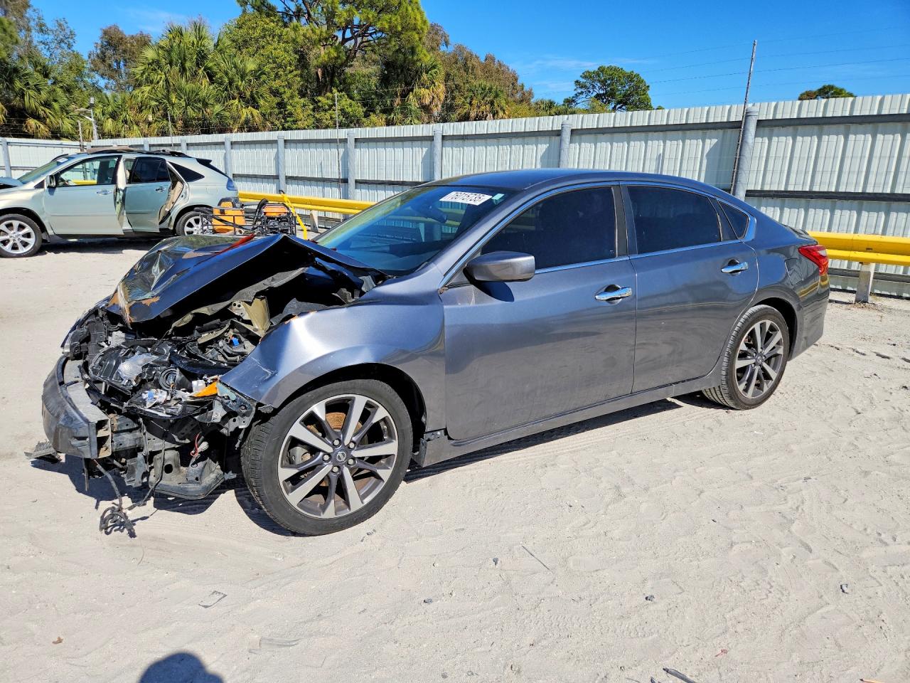 Salvage Nissan Altima Image