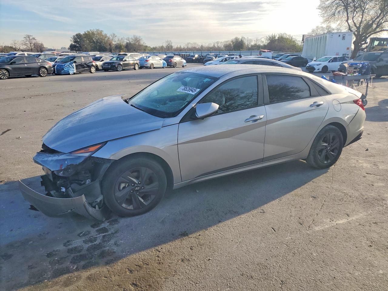 Salvage Hyundai ELANTRA Image