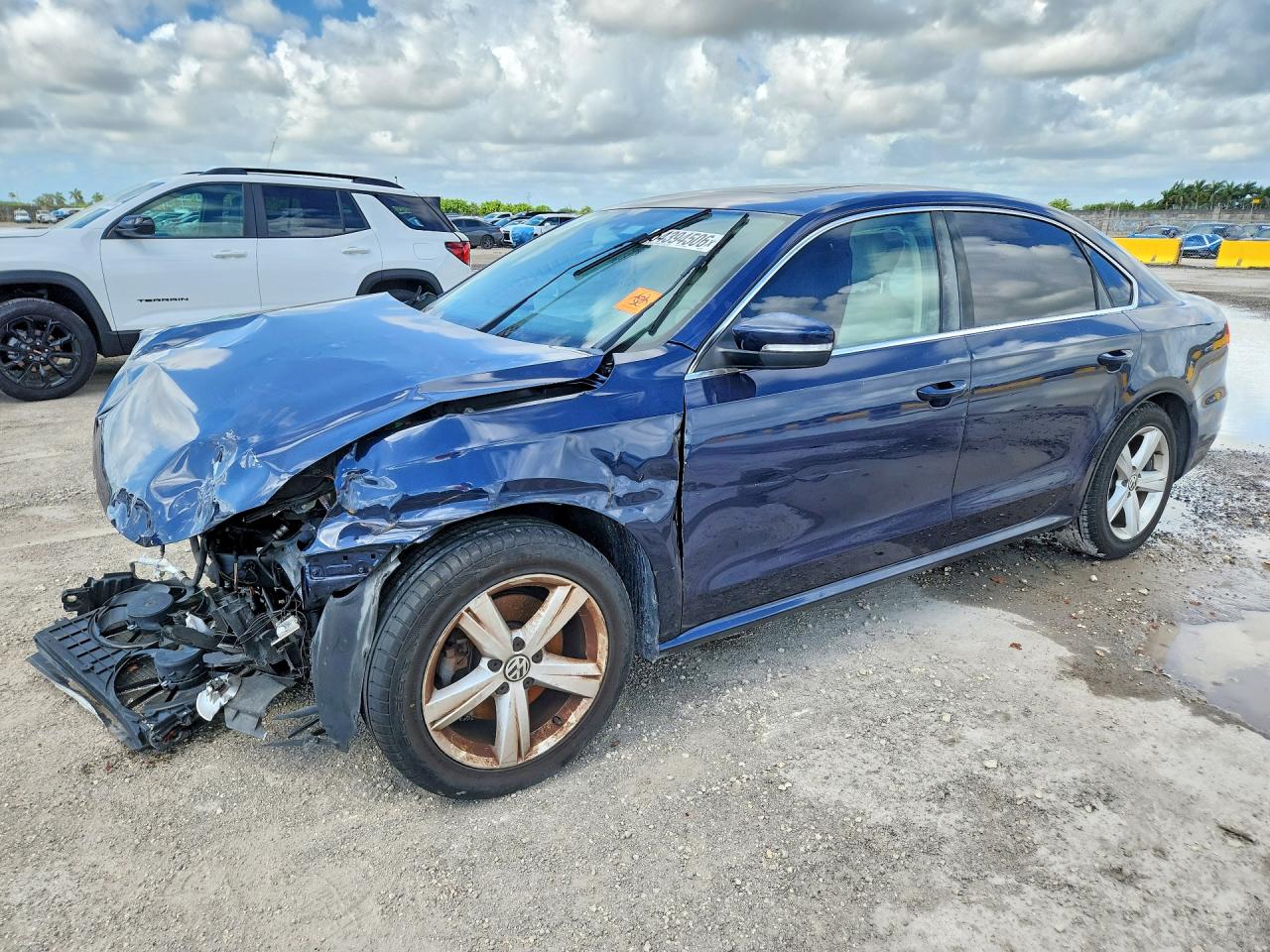 Salvage Volkswagen Passat Image