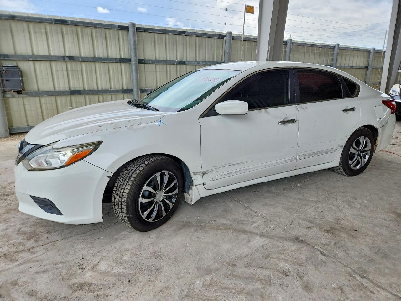 Salvage Nissan Altima Image