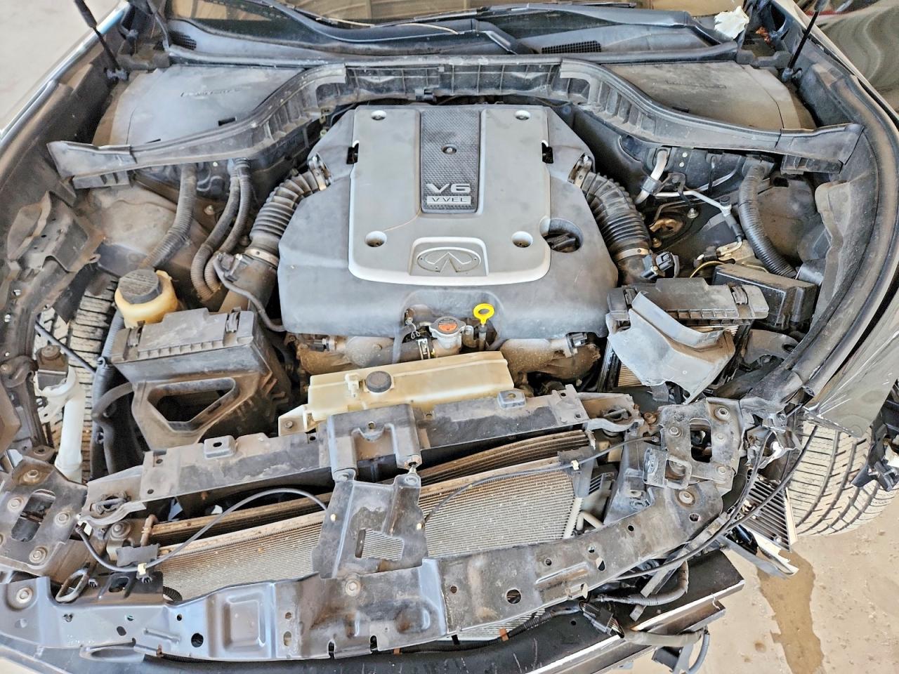 INFINITI Q70 3.7