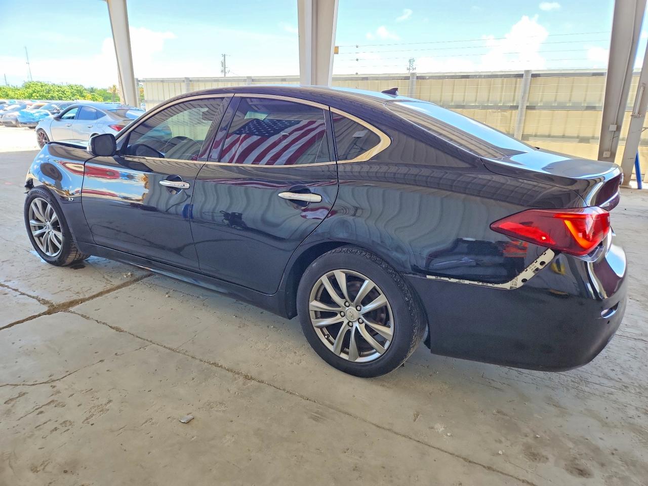 INFINITI Q70 3.7