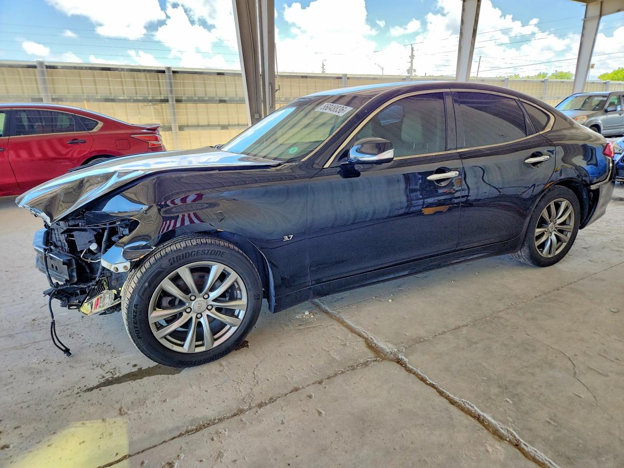 Salvage INFINITI Q70 Image