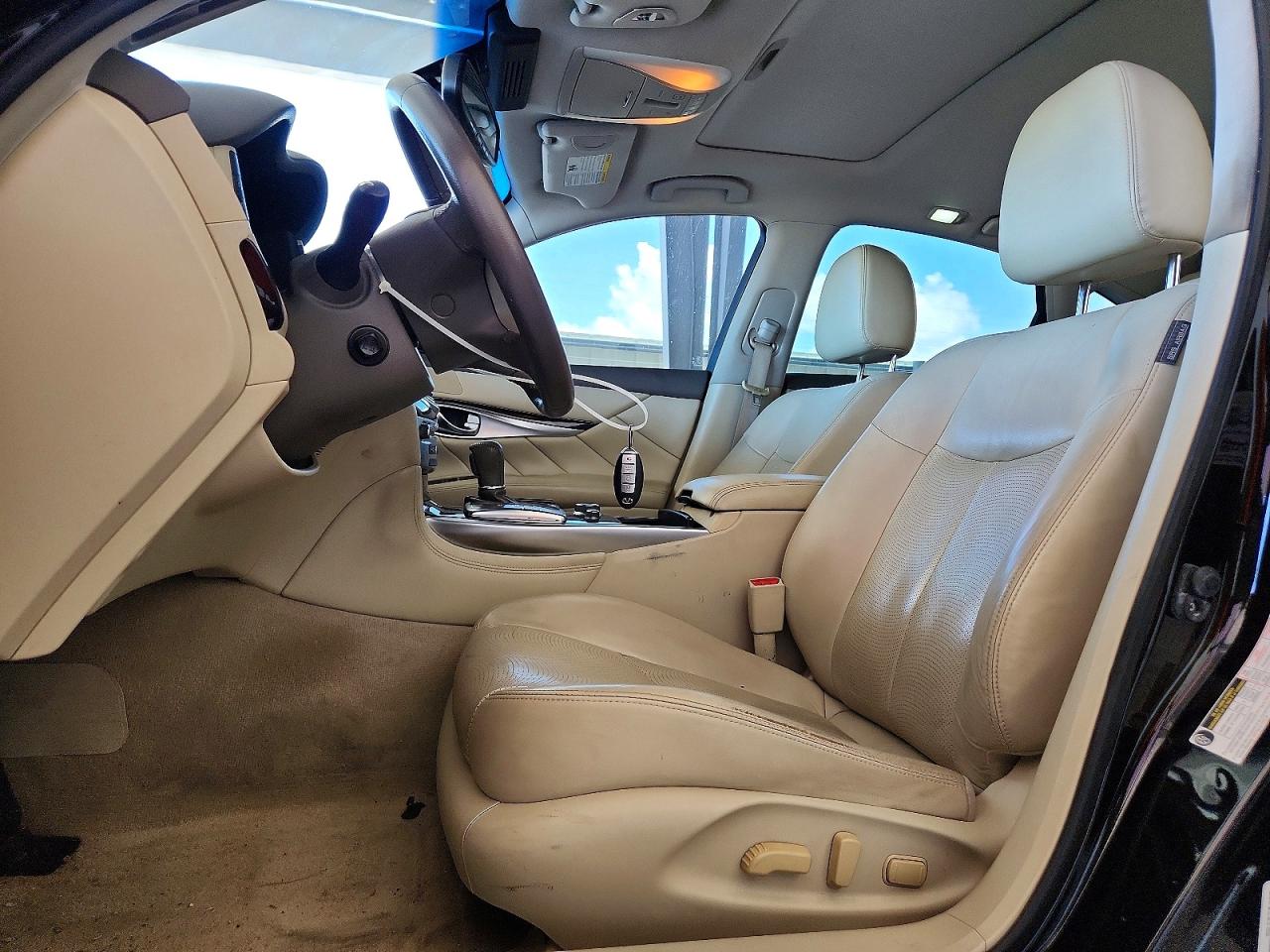 INFINITI Q70 3.7