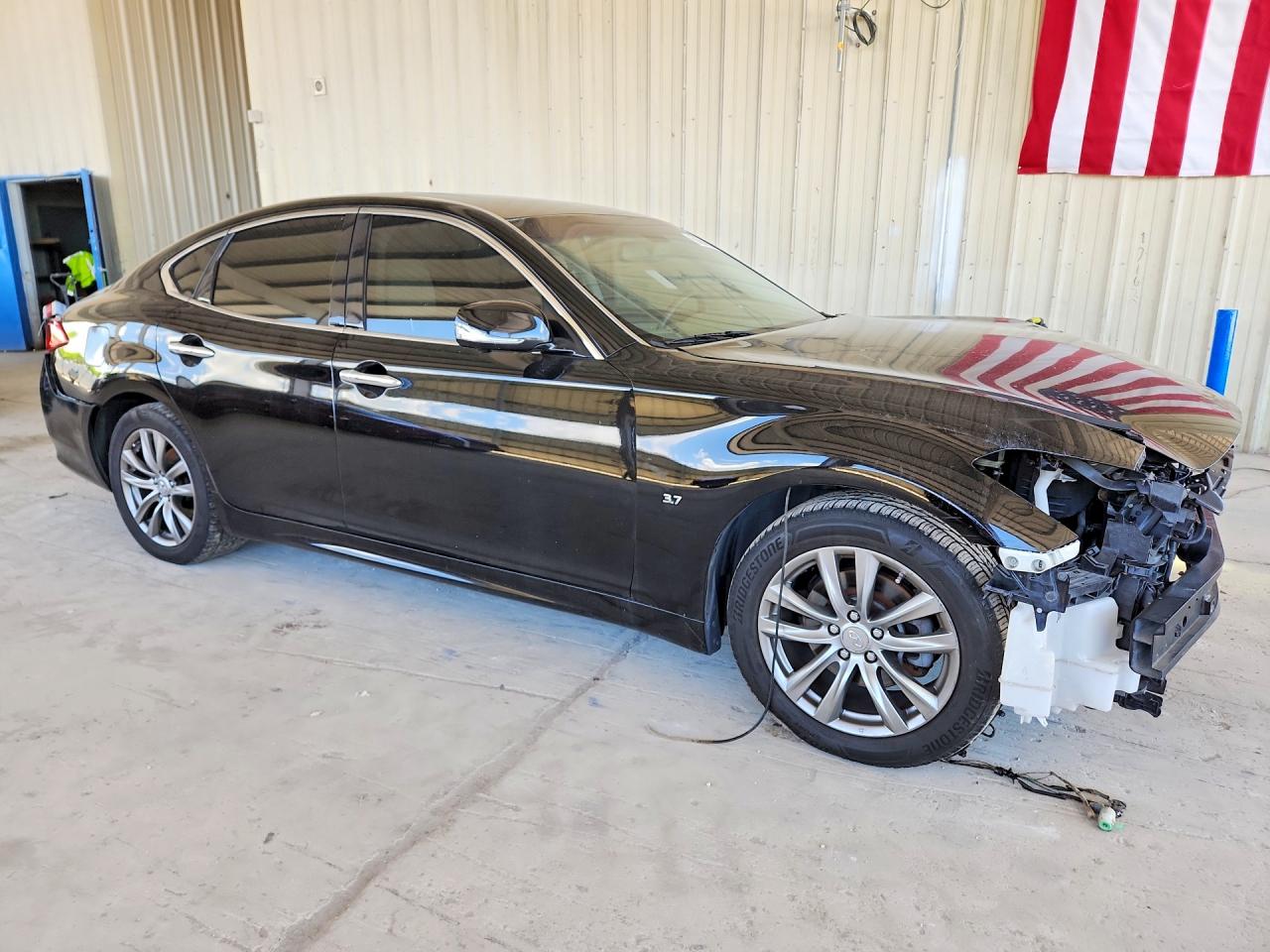 INFINITI Q70 3.7