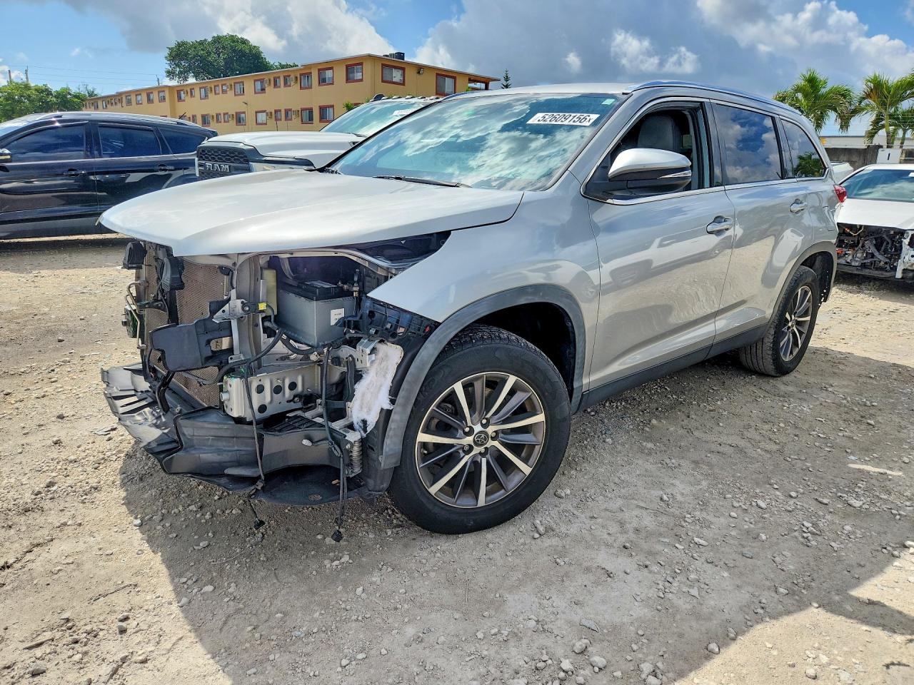 Salvage Toyota Highlander Image